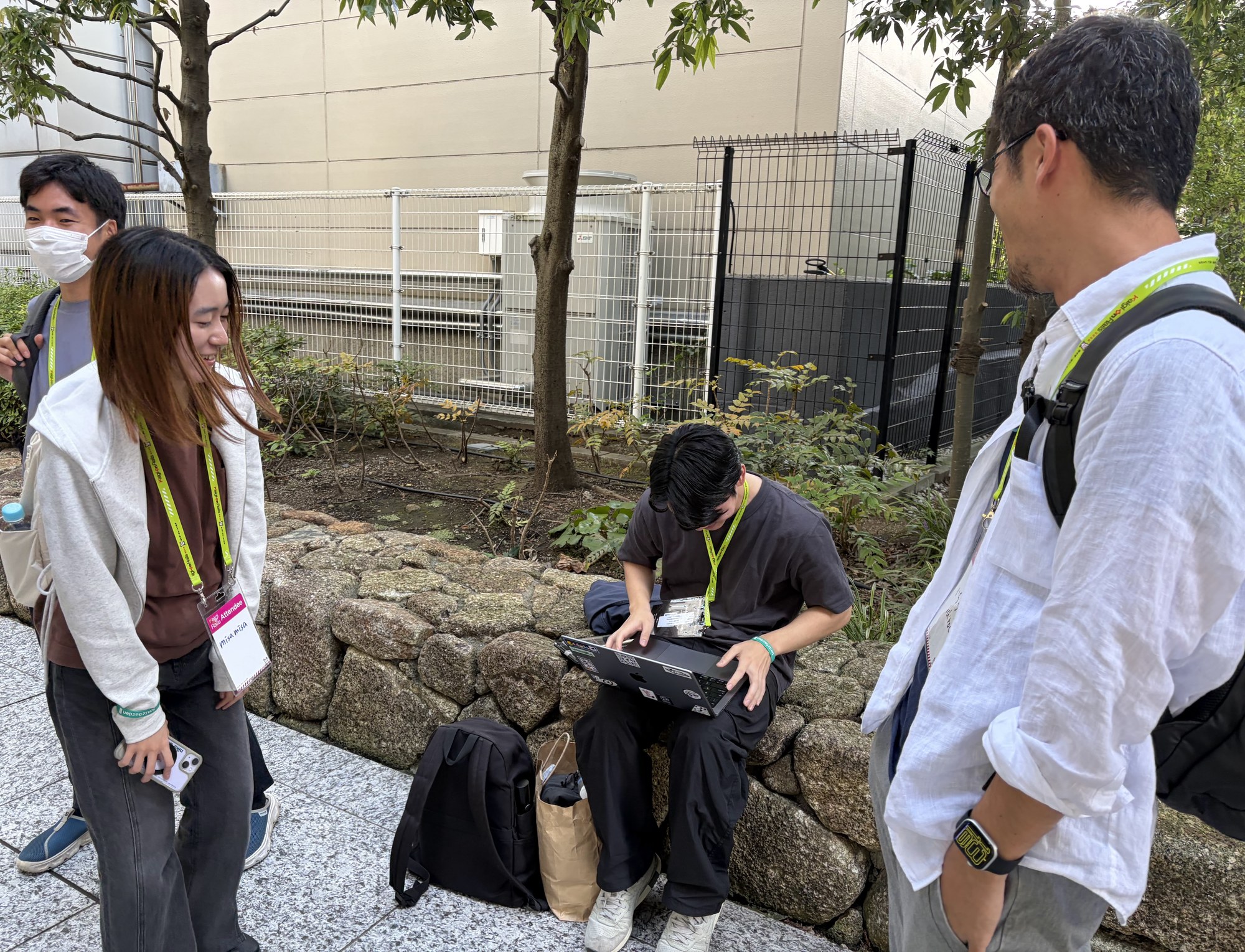 会場の外で発表資料を直すnobo