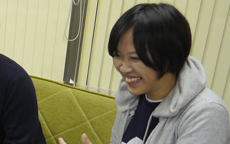 デザイナーの赤塚さんが笑っている